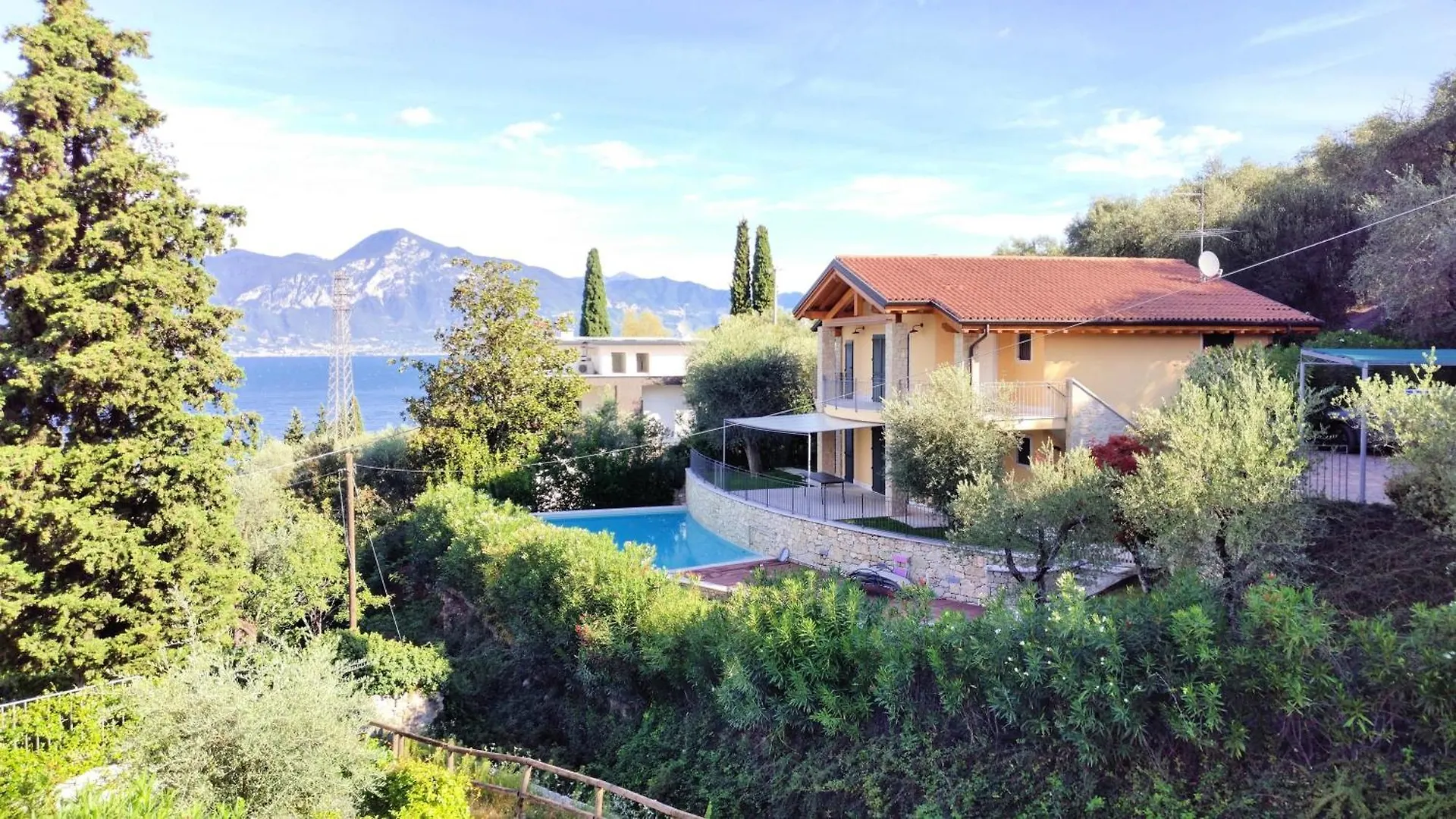 Villa Loncrino - Fine Living Torri Del Benaco Italy